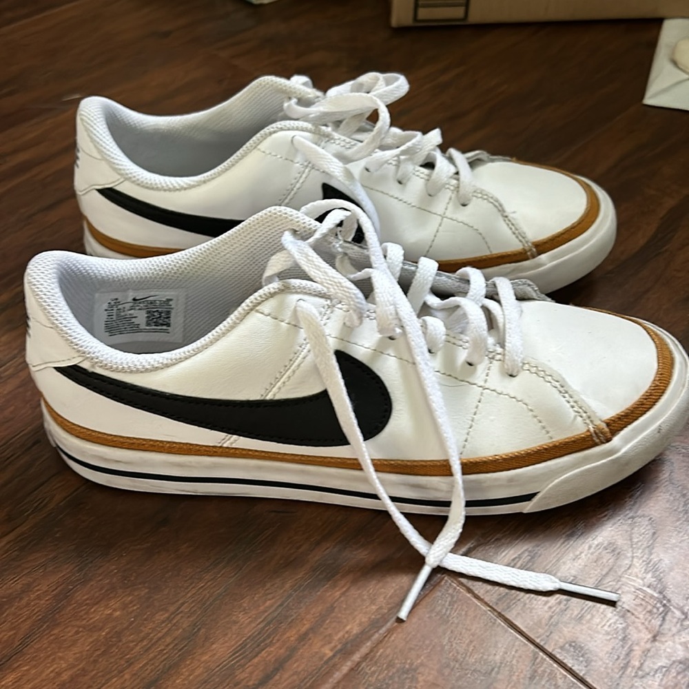 Nike Court Legacy